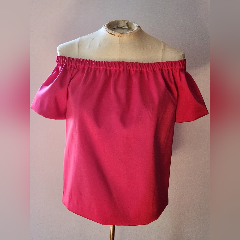 NWT Luny Fushia (Fuchsia) Maje Off-the-Shoulder satin top, Size M (T2)